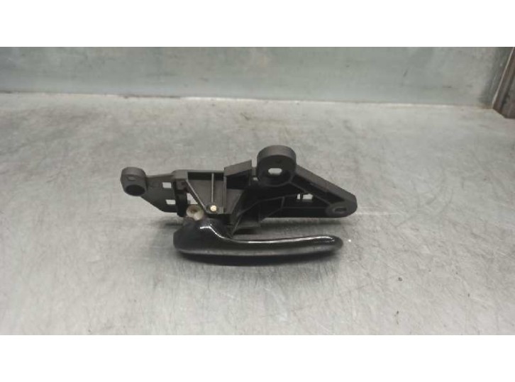 Replacement front left interior door handle for Lancia Lybra Saloon 2.0 20V cat OEM IAM reference 
