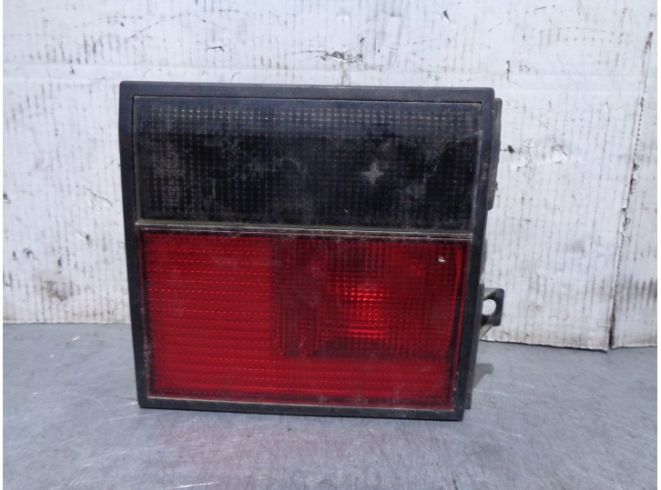 Replacement rear left tail light for Renault 21 Berlina (B/L48) 2.0 OEM IAM reference 7700792909 