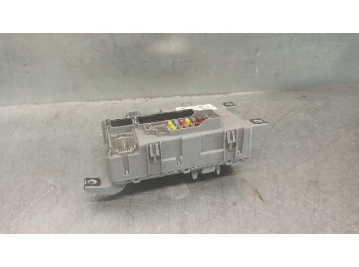 Recambio de caja reles / fusibles para citroën nemo 1.4 hdi referencia OEM IAM 01368890080 