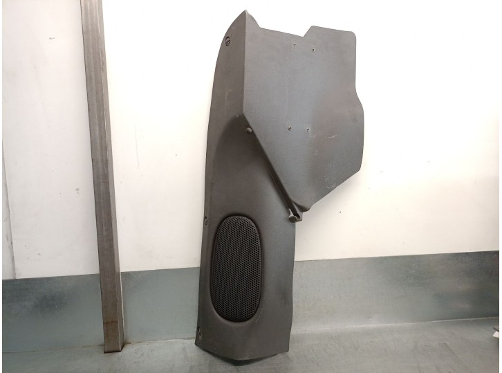 Recambio de guarnecido puerta trasera derecha para chevrolet camaro 3.8 referencia OEM IAM 10270236  