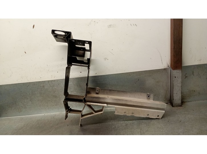 Recambio de soporte radiadores para bmw x3 (f25) xdrive 20 d referencia OEM IAM 51647210500 51647210500 