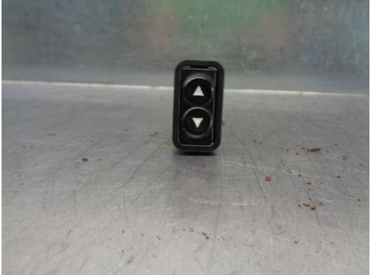 Recambio de mando elevalunas delantero izquierdo para fiat coupe (175) 2.0 16v turbo cat referencia OEM IAM 46317208 