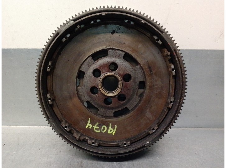 Replacement flywheel for Seat Cordoba Berlina (6K2) 1.9 TDI OEM IAM reference 028105264G 027105271P 