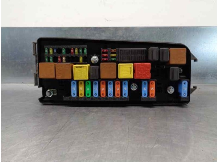 Recambio de caja reles / fusibles para saab 9-3 berlina 2.2 16v tid cat referencia OEM IAM 12795732  