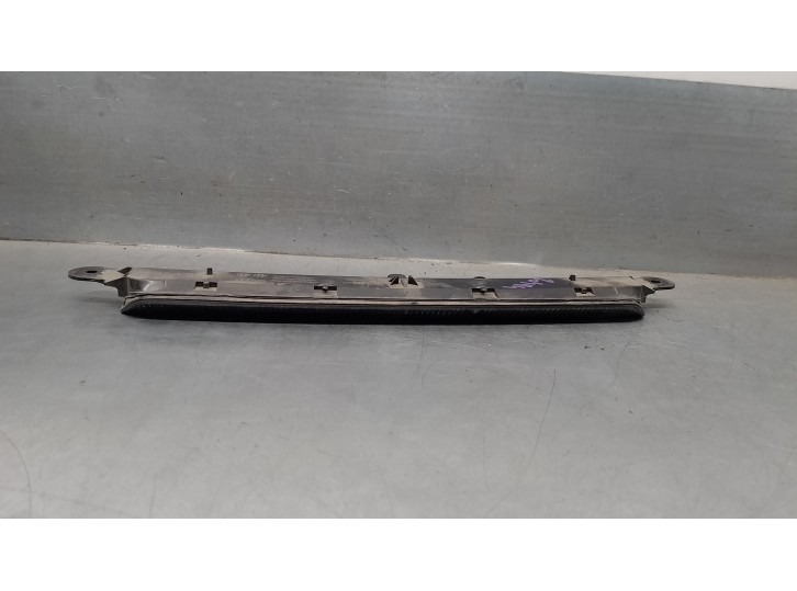 Recambio de luz central de freno para toyota c-hr referencia OEM IAM 81570F4010  