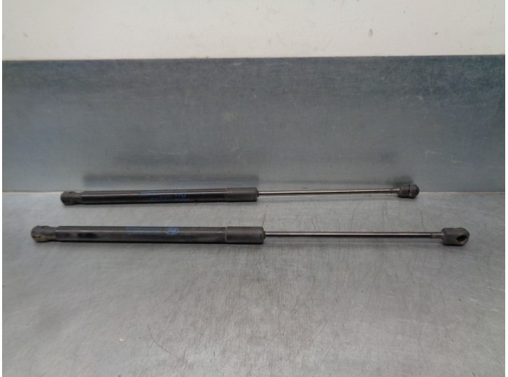 Replacement boot / tailgate struts for Hyundai i30 (GD) 1.4 CRDi CAT OEM IAM reference 81780A6000 