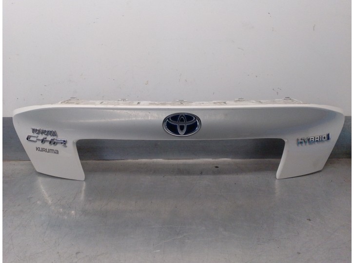 Recambio de molduras traseras para toyota c-hr referencia OEM IAM 76811F4010  