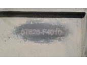 Recambio de cubrecarter para toyota c-hr referencia OEM IAM 57628F4010  