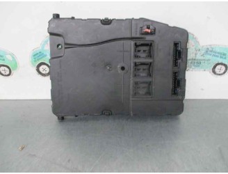 Recambio de caja reles / fusibles para renault scenic ii 1.9 dci diesel referencia OEM IAM 8200525384 S118400150D SIEMENS