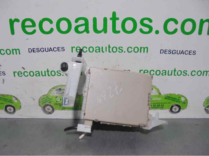 Recambio de caja reles / fusibles para toyota aygo 1.0 cat referencia OEM IAM 827300H030  