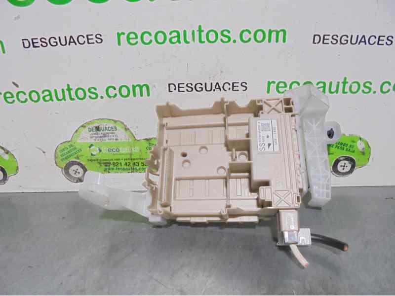 Recambio de caja reles / fusibles para toyota aygo 1.0 cat referencia OEM IAM 827300H030  