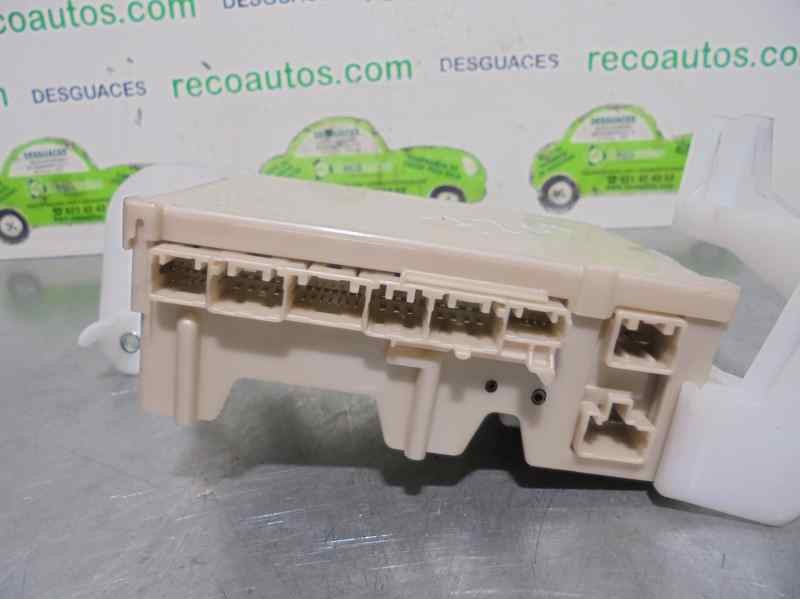 Recambio de caja reles / fusibles para toyota aygo 1.0 cat referencia OEM IAM 827300H030  
