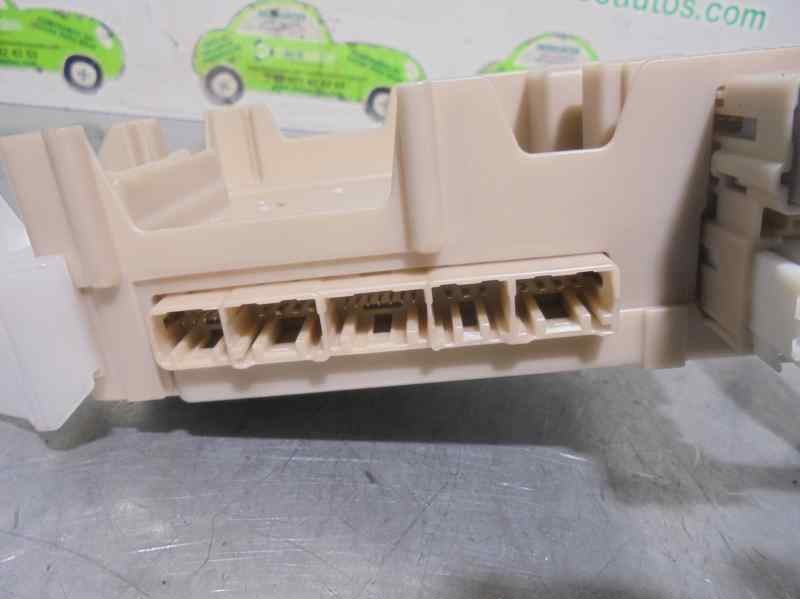 Recambio de caja reles / fusibles para toyota aygo 1.0 cat referencia OEM IAM 827300H030  
