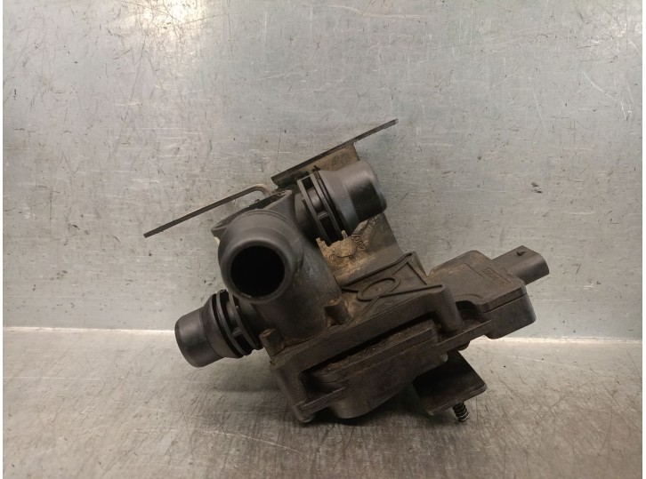 Recambio de bomba agua para mercedes-benz clase g (w463) g 500 (463.260, 463.261) referencia OEM IAM A0005061300 A0005061300 