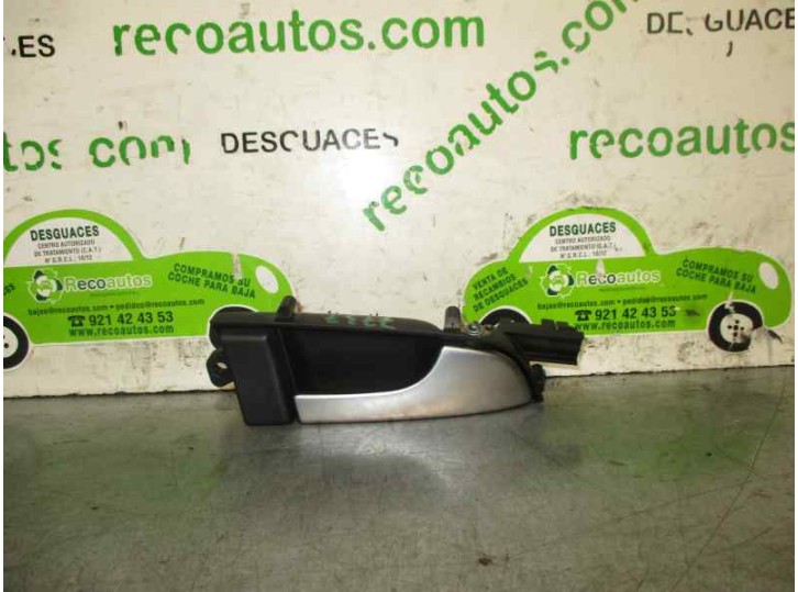 Recambio de maneta interior delantera derecha para audi a3 (8p) 1.9 tdi referencia OEM IAM 8P3867020B  