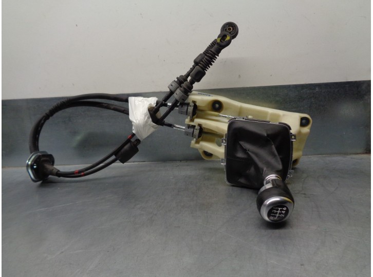 Recambio de palanca cambio para hyundai i30 (gd) 1.4 crdi cat referencia OEM IAM 43700A5200RY 