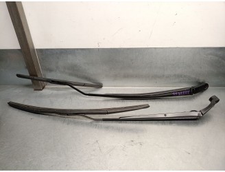 Recambio de brazo limpia delantero derecho para toyota yaris (_p21_, _pa1_, _ph1_) 1.5 hybrid (mxph10) referencia OEM IAM 85211K