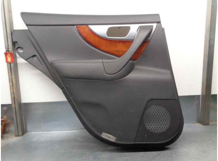 Recambio de guarnecido puerta trasera izquierda para infiniti fx 5.0 v8 cat referencia OEM IAM 829751CB0A 