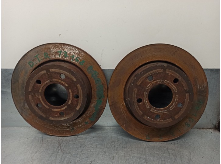 Replacement rear brake disc for Ford Focus sedan 1.0 EcoBoost CAT OEM IAM reference 1704765 