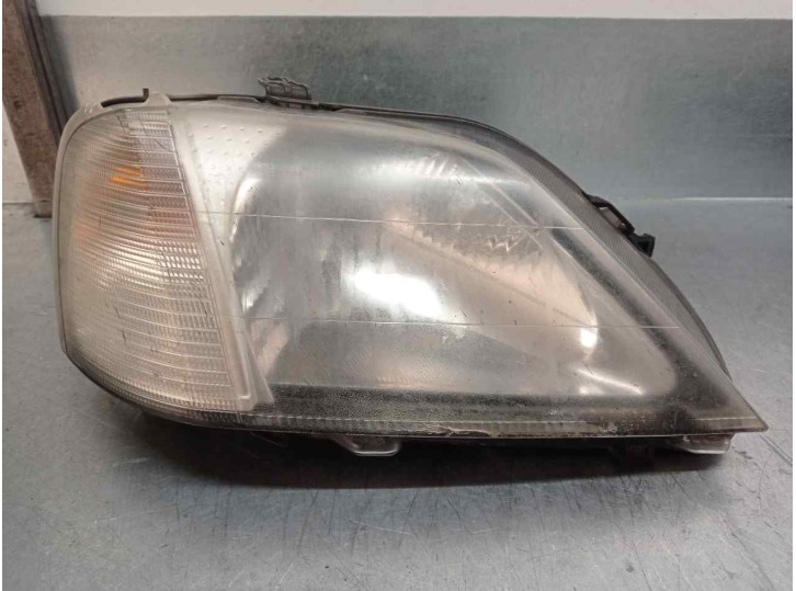 Recambio de faro derecho para dacia logan ambiance referencia OEM IAM 6001546789 4 PUERTAS