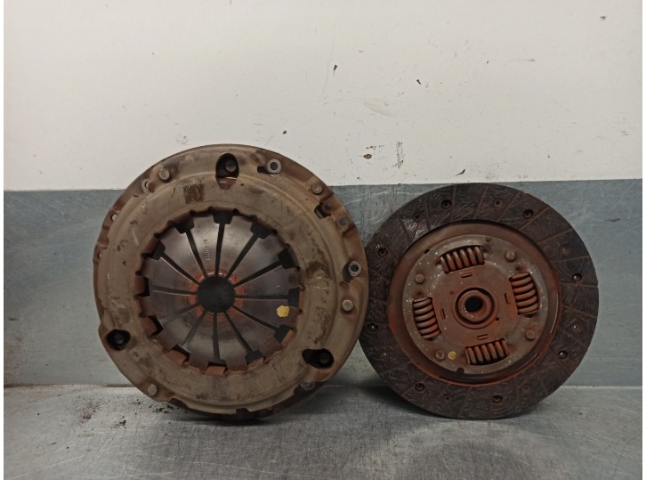 Replacement clutch kit for Fiat 500 (312_) 1.2 LPG (312AXA1A) OEM IAM reference 71752579 