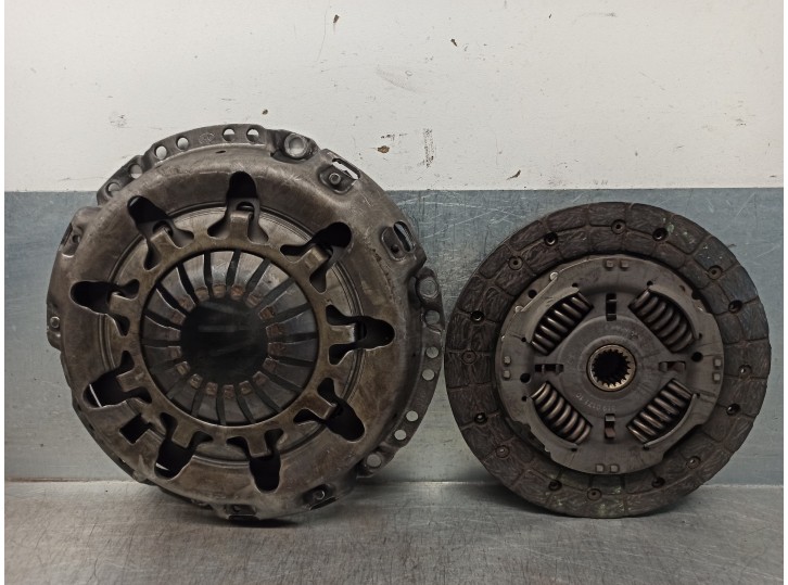 Recambio de kit embrague para toyota yaris (_p9_) 1.0 vvt-i (ksp90_) referencia OEM IAM 312100D060 319017110 LUK