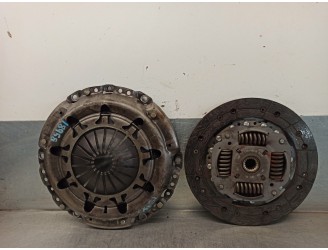 Replacement clutch kit for Citroën C4 Sedan 1.6 16V HDi OEM IAM reference 9653909880 