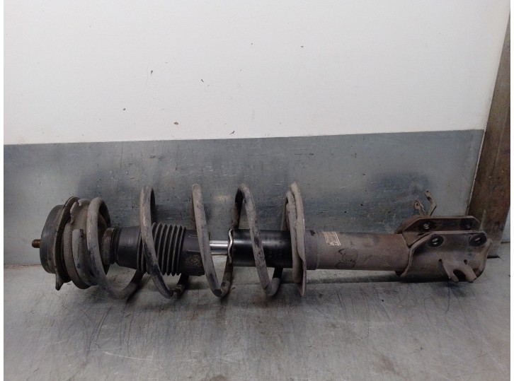 Replacement front right shock absorber for Fiat Punto saloon (188) 1.9 D ELX (I) OEM IAM reference 46749446 
