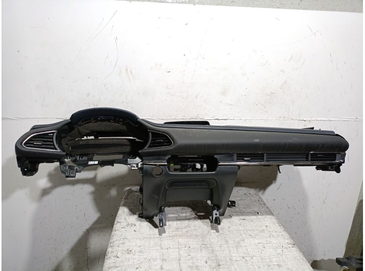 Recambio de salpicadero para mazda cx-30 (dm) skyactiv-x m hybrid referencia OEM IAM HFY1 HFY1 