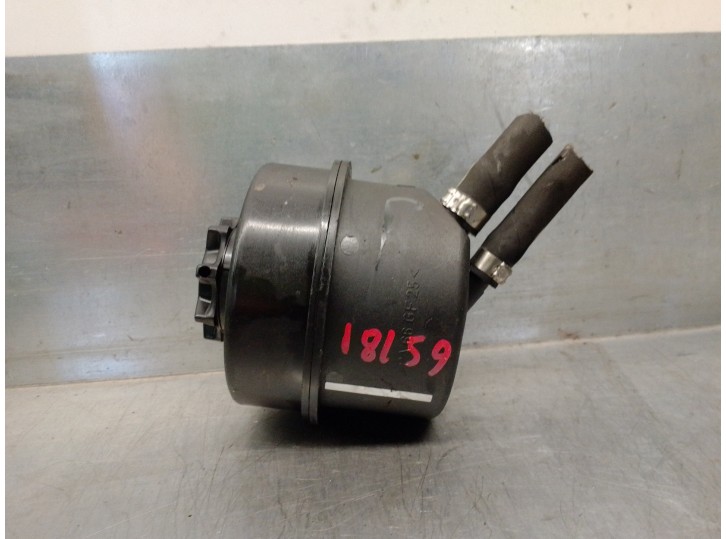 Recambio de deposito servo para iveco daily caja cerrada (2006 =>) 2.3 diesel referencia OEM IAM 504073722 