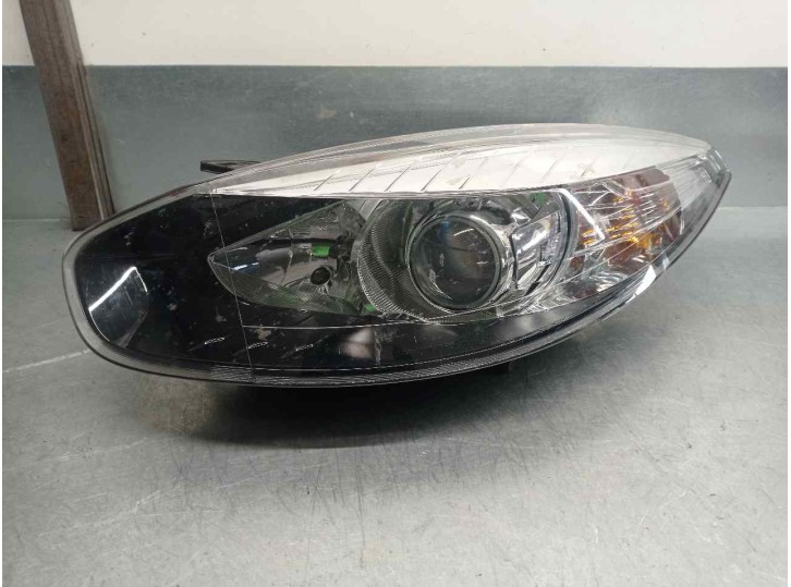Recambio de faro izquierdo para renault fluence dynamique referencia OEM IAM 260606836R CON LUPA 4 PUERTAS