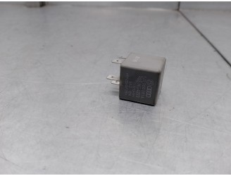 Replacement relay for Seat Ibiza (6L1) 1.4 TDI OEM IAM reference 1J0906381A 