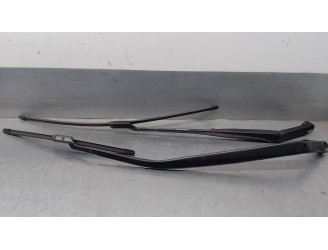 Recambio de brazo limpia delantero derecho para toyota c-hr referencia OEM IAM 85211F4011 85221F4010 