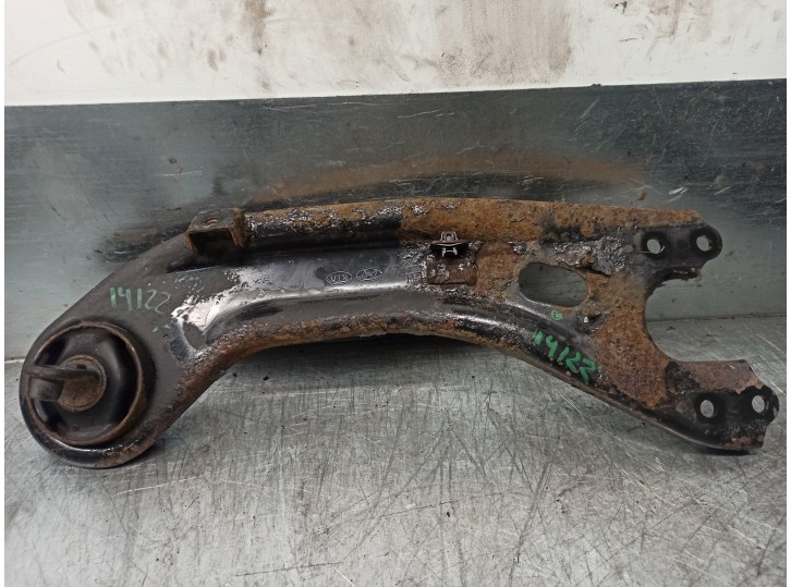 Replacement left rear lower suspension arm for Hyundai i40 CW 1.7 CRDi CAT OEM IAM reference 552703Z000 