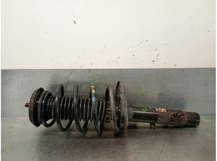 Replacement front right shock absorber for Citroën C4 Cactus 1.2 VTi 82 OEM IAM reference 9810704980 9810704980 