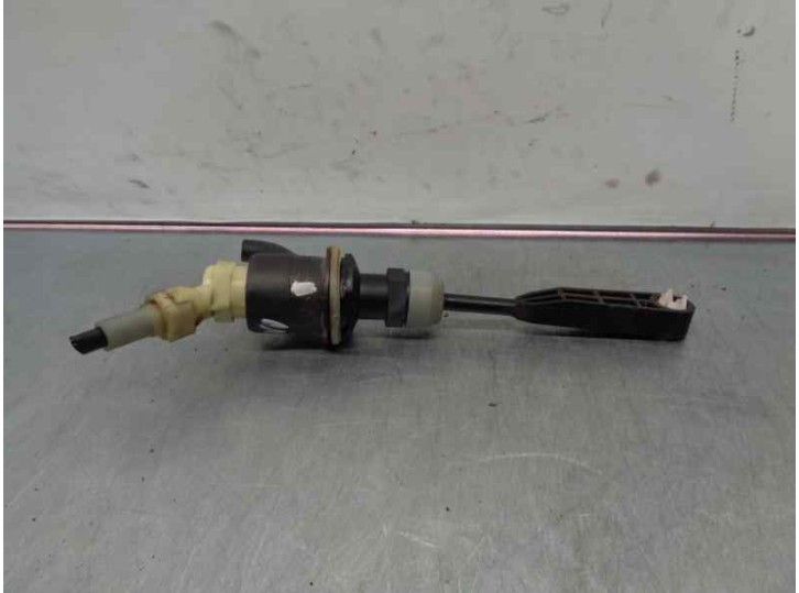 Recambio de bomba embrague para dacia duster 1.2 16v tce cat referencia OEM IAM 306104294R  