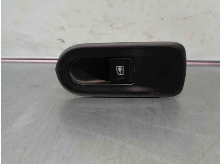 Recambio de mando elevalunas trasero derecho para dacia duster 1.2 16v tce cat referencia OEM IAM 8200467835 