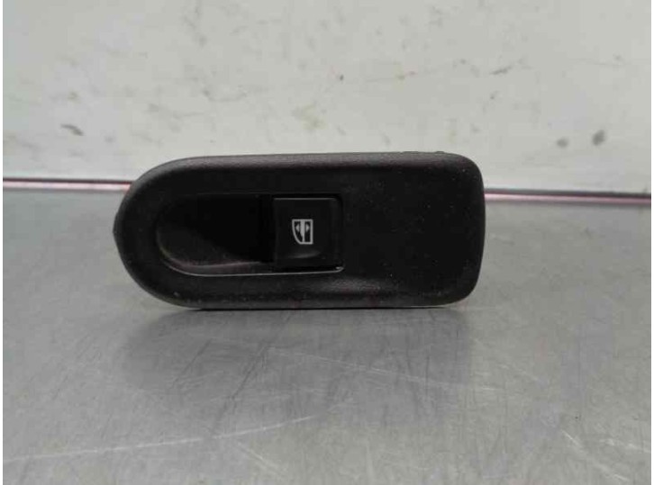 Recambio de mando elevalunas trasero izquierdo para dacia duster 1.2 16v tce cat referencia OEM IAM 8200467793 