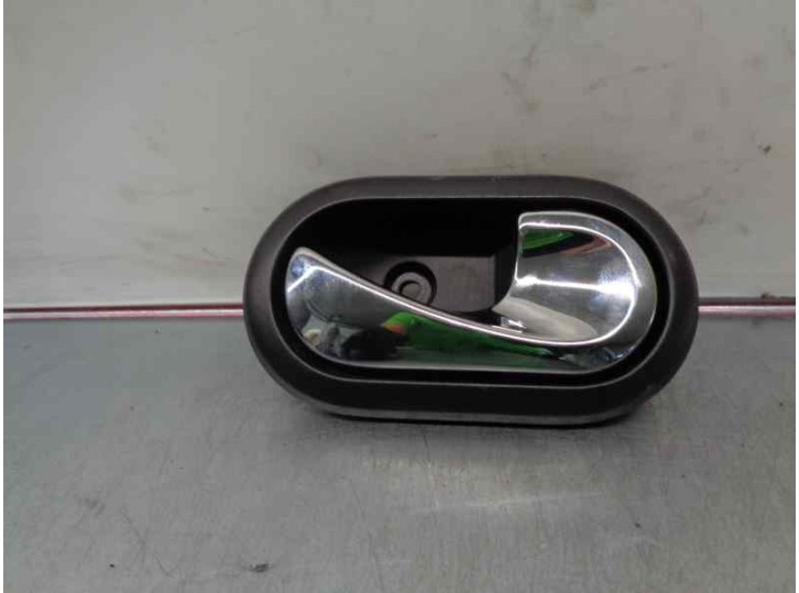 Recambio de maneta interior delantera derecha para dacia duster 1.2 16v tce cat referencia OEM IAM 8200733847  