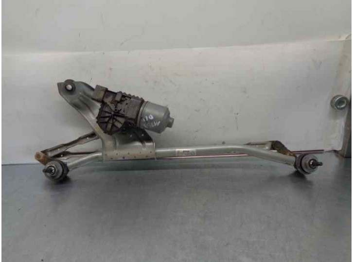 Replacement front wiper motor for Dacia Duster 1.2 16V TCe cat OEM IAM reference 8200619512 0390241544 