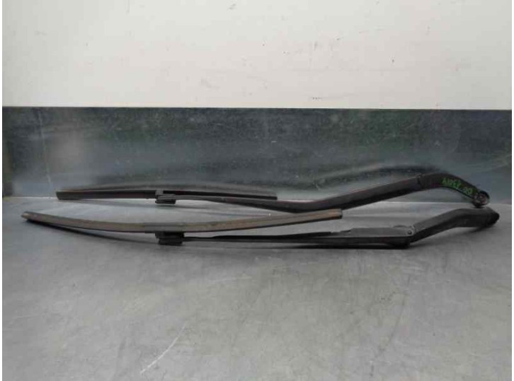 Replacement front right wiper arm for Infiniti FX 5.0 V8 CAT OEM IAM reference 288811CA0A 288861CA0A 