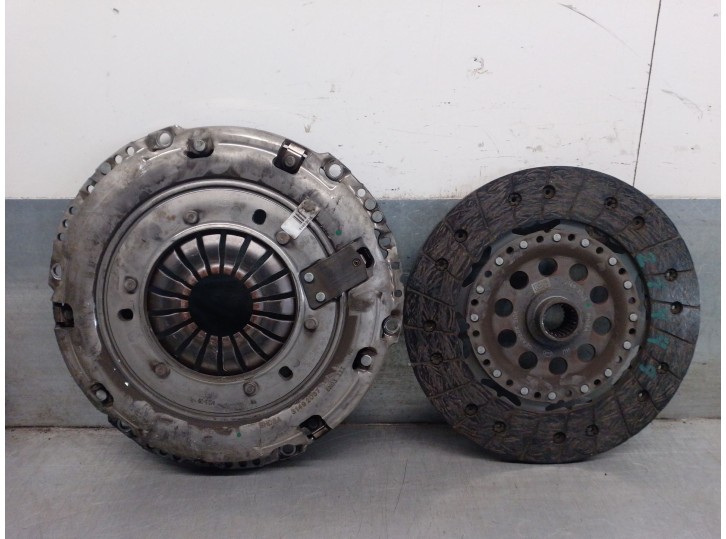 Recambio de kit embrague para volvo v40 hatchback (525) d3 referencia OEM IAM 31492038 31492036 LUK