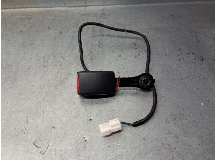 Recambio de enganche cinturon para kia carens iv 1.7 crdi referencia OEM IAM 89830A4200WK 89830A4200WK 