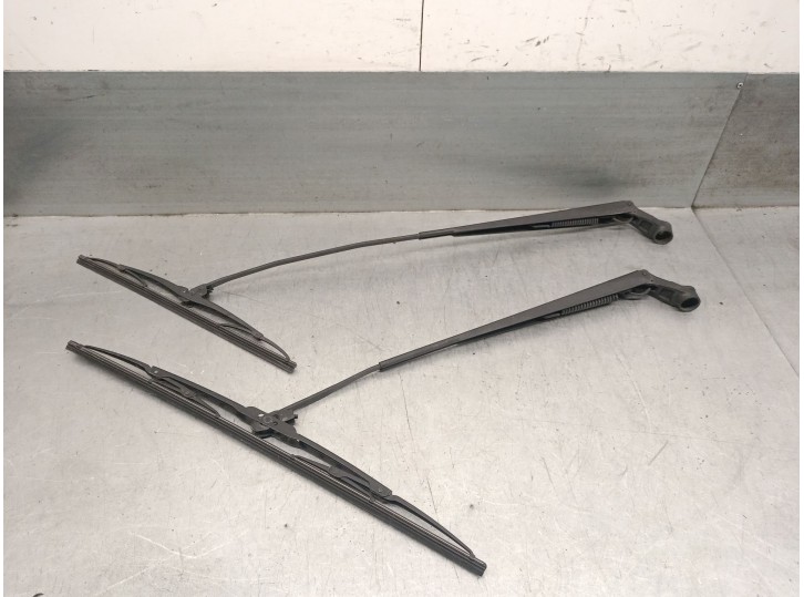 Recambio de brazo limpia delantero derecho para toyota yaris (ncp1/nlp1/scp1) 1.3 16v cat referencia OEM IAM 8521152010 85211520