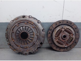 Replacement clutch kit for Seat Leon (1P1) 1.6 TDI OEM IAM reference 03L141032GX 03L141032GX VALEO