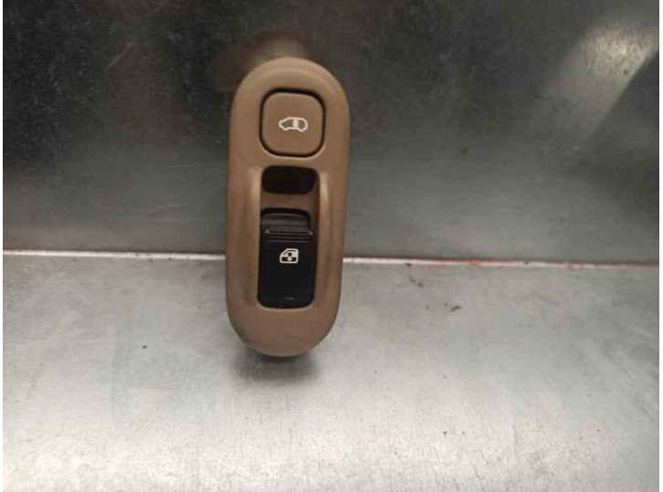 Recambio de mando elevalunas trasero derecho para kia carnival 2.9 crdi cat referencia OEM IAM 935804D801CS 