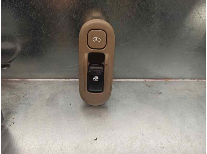 Recambio de mando elevalunas trasero izquierdo para kia carnival 2.9 crdi cat referencia OEM IAM 935804D301CS 