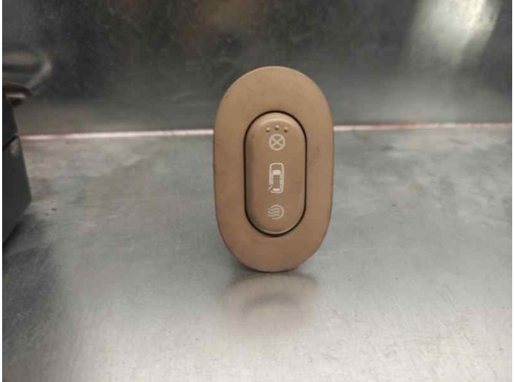 Recambio de mando elevalunas trasero izquierdo para kia carnival 2.9 crdi cat referencia OEM IAM 202004533 3ª FILA