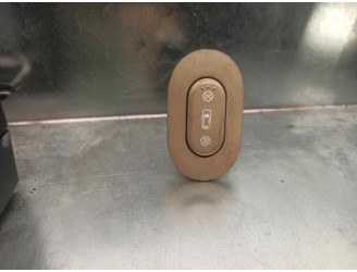 Recambio de mando elevalunas trasero derecho para kia carnival 2.9 crdi cat referencia OEM IAM 935904D600TW 3ª FILA