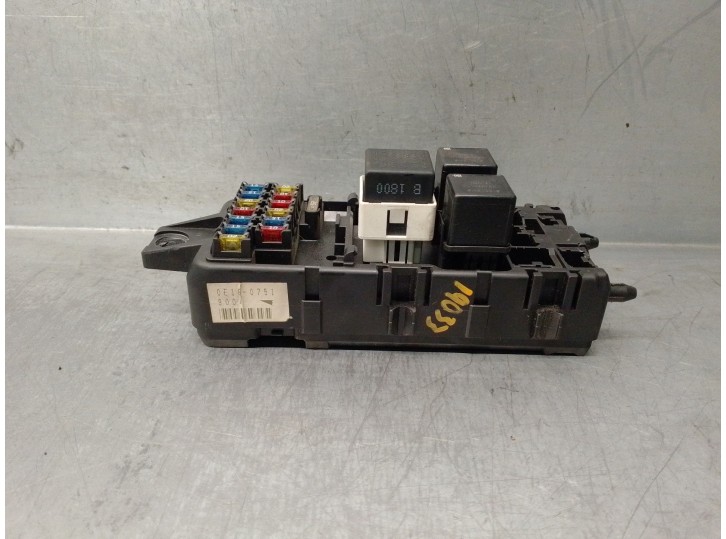 Replacement relay / fuse box for Volvo S40 Saloon 1.6 CAT OEM IAM reference 30807016 